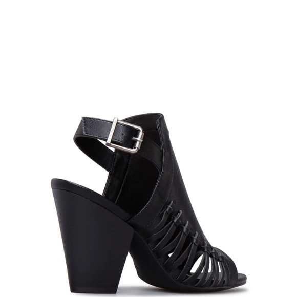 ShoeDazzle Tate black sandals - Picture 3 of 12